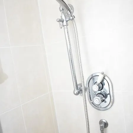 East Claremont - Beautiful 2br In Appartement