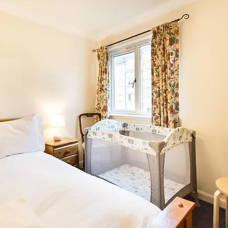 Central & Stylish 3 Bedroom, 2 Bath, Free Parking * Edinburgh