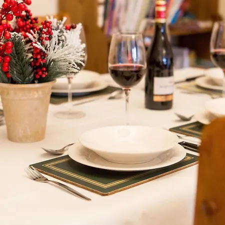 Apartman Central & Stylish 3 Bedroom, 2 Bath, Free Parking *