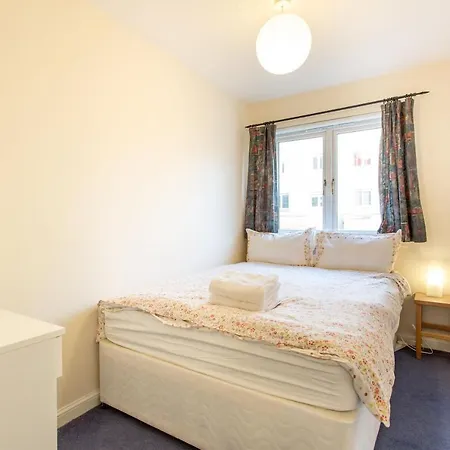Central & Stylish 3 Bedroom, 2 Bath, Free Parking *