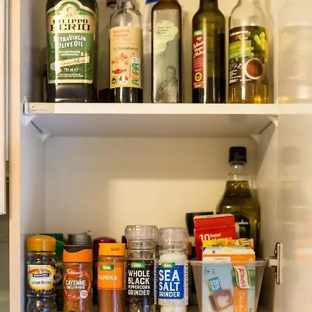 Central & Stylish 3 Bedroom, 2 Bath, Free Parking Appartamento *