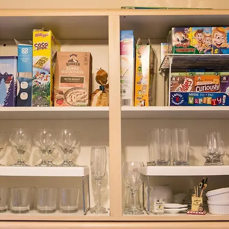 Central & Stylish 3 Bedroom, 2 Bath, Free Parking Edinburgh