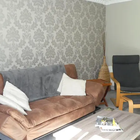 Family Self-catering Apartment, Portobello, شقة *