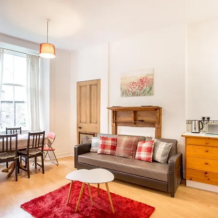Jse Modern Apartment Edinburgh