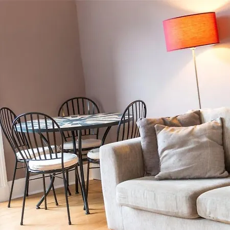 Gorgeous And Cozy Three-bedroom Flat In The Heart Of Apartment *