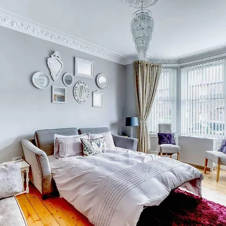 Kenmure With Garden & Parking Apartment
