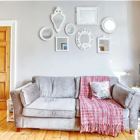 Kenmure With Garden & Parking * Edinburgh