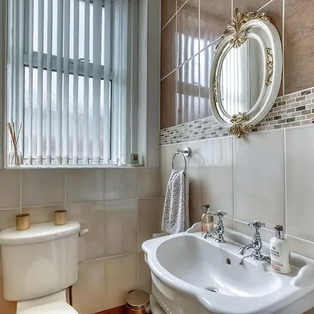 Kenmure With Garden & Parking Apartment Edinburgh