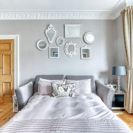 Kenmure With Garden & Parking Edinburgh