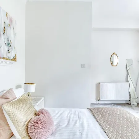 Daire Kenmure With Garden & Parking *