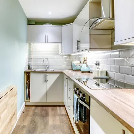 Kenmure With Garden & Parking * Edinburgh