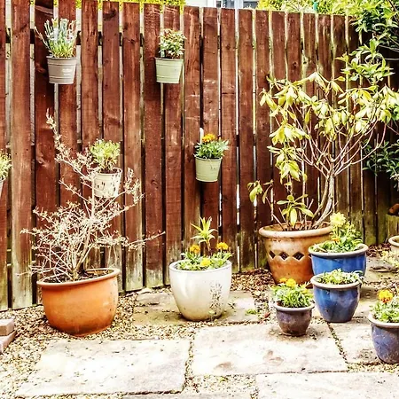 Kenmure With Garden & Parking Edinburgh