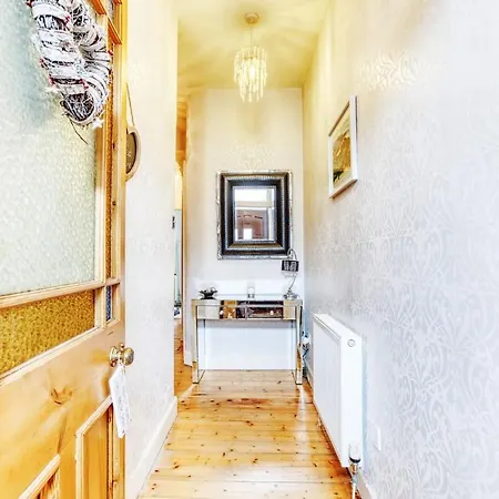 Daire Kenmure With Garden & Parking *
