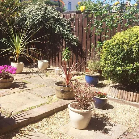 Kenmure With Garden & Parking * Edinburgh