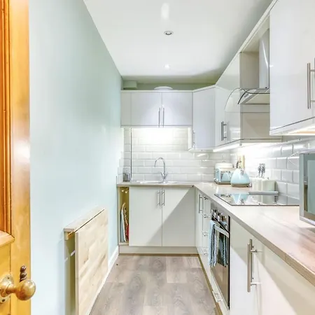 Kenmure With Garden & Parking Daire