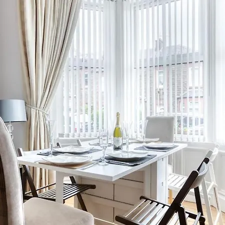 Kenmure With Garden & Parking Apartment Edinburgh