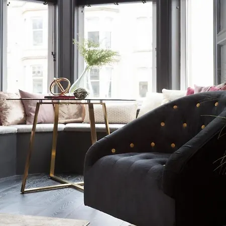 Luxury Boutique In Fashionable Stockbridge 5* Apartment