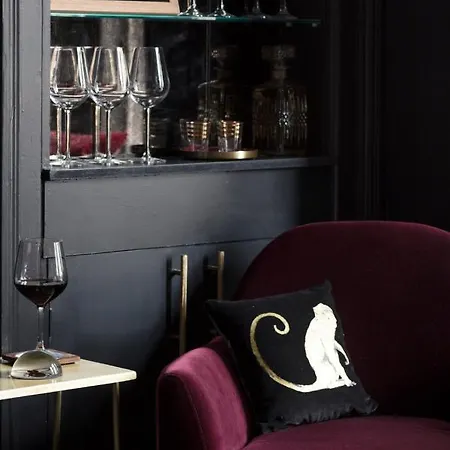 Luxury Boutique In Fashionable Stockbridge 5* *