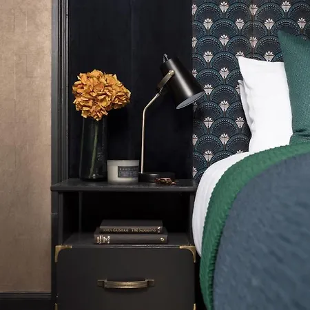 Luxury Boutique In Fashionable Stockbridge 5* Apartment Edinburgh