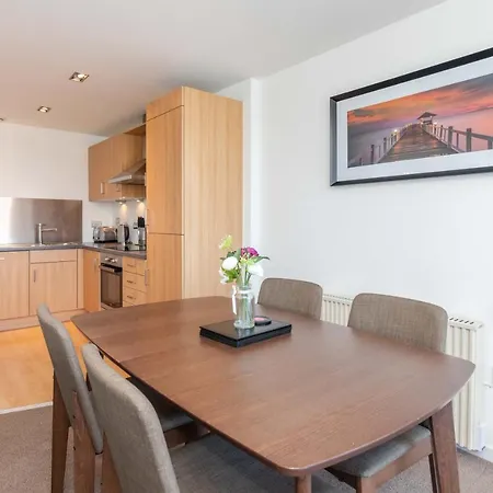 The Waterfront - 2 Bedroom Daire *