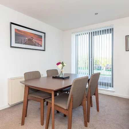 The Waterfront - 2 Bedroom Daire *