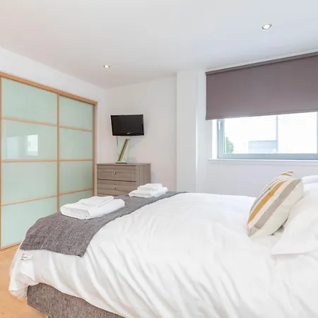 The Waterfront - 2 Bedroom 公寓 *