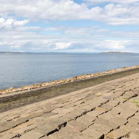 The Waterfront - 2 Bedroom Edinburgh