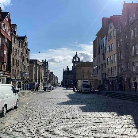 Apartment 18th Century Royal Mile Retreat Edinburgh