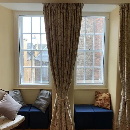 شقة 18th Century Royal Mile Retreat إدنبرة