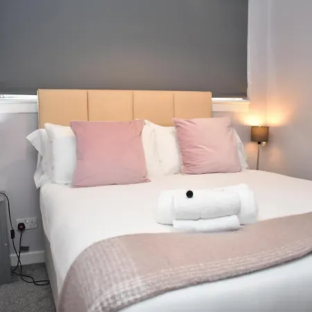 Apartment 2br Ground Floor Flat 30 Min To City +parking