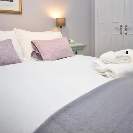2br Ground Floor Flat 30 Min To City +parking * Edinburgh