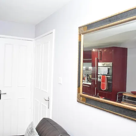 Apartamento 2br Ground Floor Flat 30 Min To City +parking