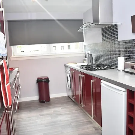 2br Ground Floor Flat 30 Min To City +parking * Edinburgh