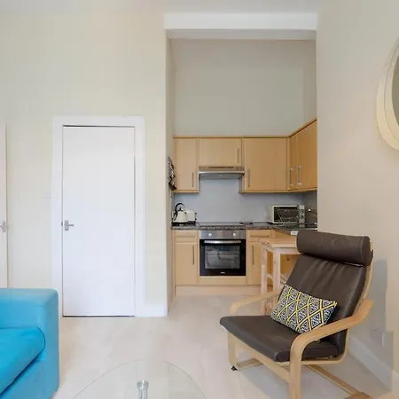 Spacious, Stylish 2 Bedroom East New Town شقة *