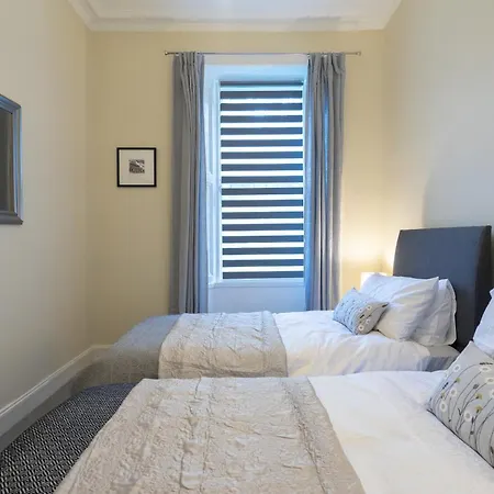 Spacious, Stylish 2 Bedroom East New Town Edinburgh