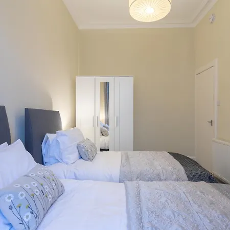 Spacious, Stylish 2 Bedroom East New Town شقة *