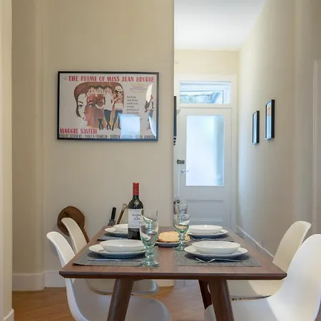 Spacious, Stylish 2 Bedroom East New Town Daire Edinburgh