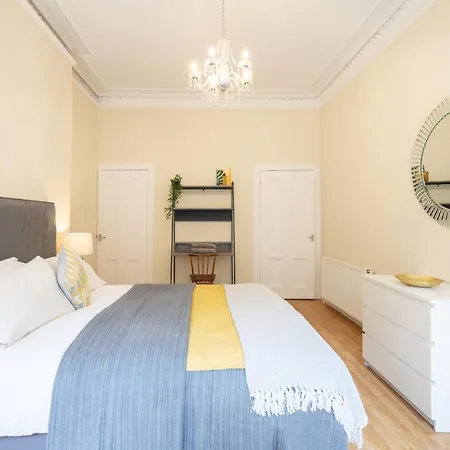 Spacious, Stylish 2 Bedroom East New Town * إدنبرة