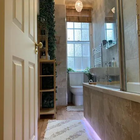 18th Century Royal Mile Retreat Apartment *