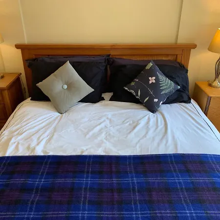 18th Century Royal Mile Retreat Apartment Edinburgh