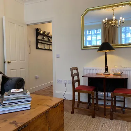 18th Century Royal Mile Retreat Apartment *