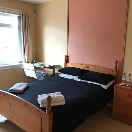 Laura And Paul's House Guest house *