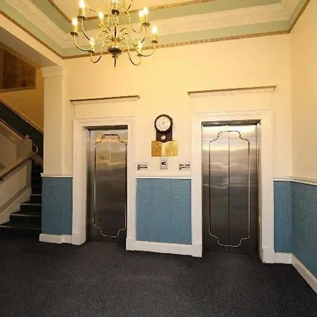 Historic Royal Mile Penthouse With Lift Edinburgh