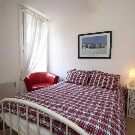 Historic Royal Mile Penthouse With Lift Edinburgh