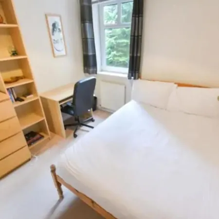 Appartamento Spacious 2 Bed With Free Parking *
