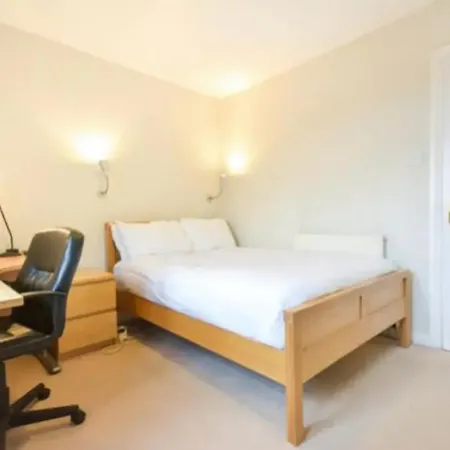 Spacious 2 Bed With Free Parking Appartement Edinburgh