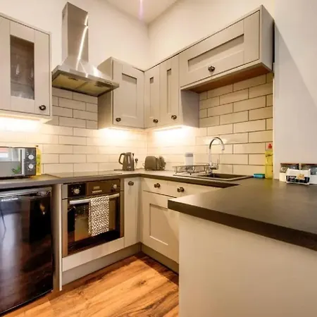 Stylish & Modern 2br With Free Parking Apartment Edinburgh