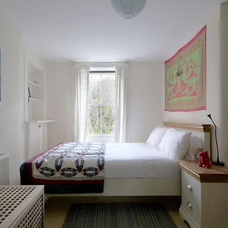 Appartamento 2 Bedroom Period Walking Distance City Centre Edimburgo