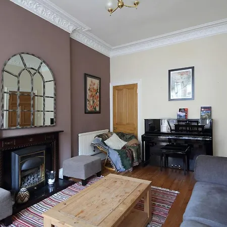 2 Bedroom Period Walking Distance City Centre * Edimburgo