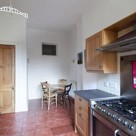2 Bedroom Period Walking Distance City Centre *
